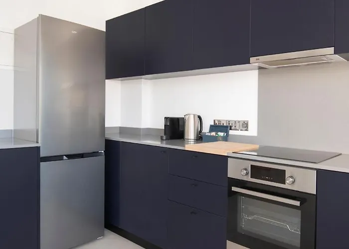 Amazing Two Bedroom * לרנקה