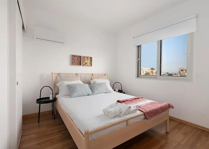 Amazing Two Bedroom דירה *